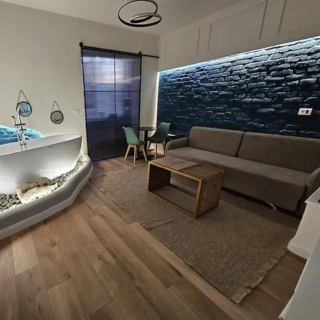 Myslym Shyri Street With Balcony شقة