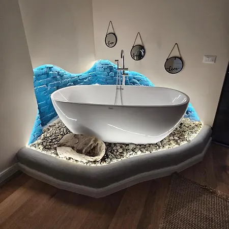 Myslym Shyri Street With Balcony